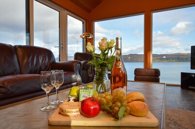 Taigh Na Mara, luxury villa on Private beach, sleeps 10