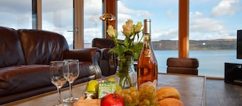 Taigh Na Mara, luxury villa on Private beach, sleeps 10