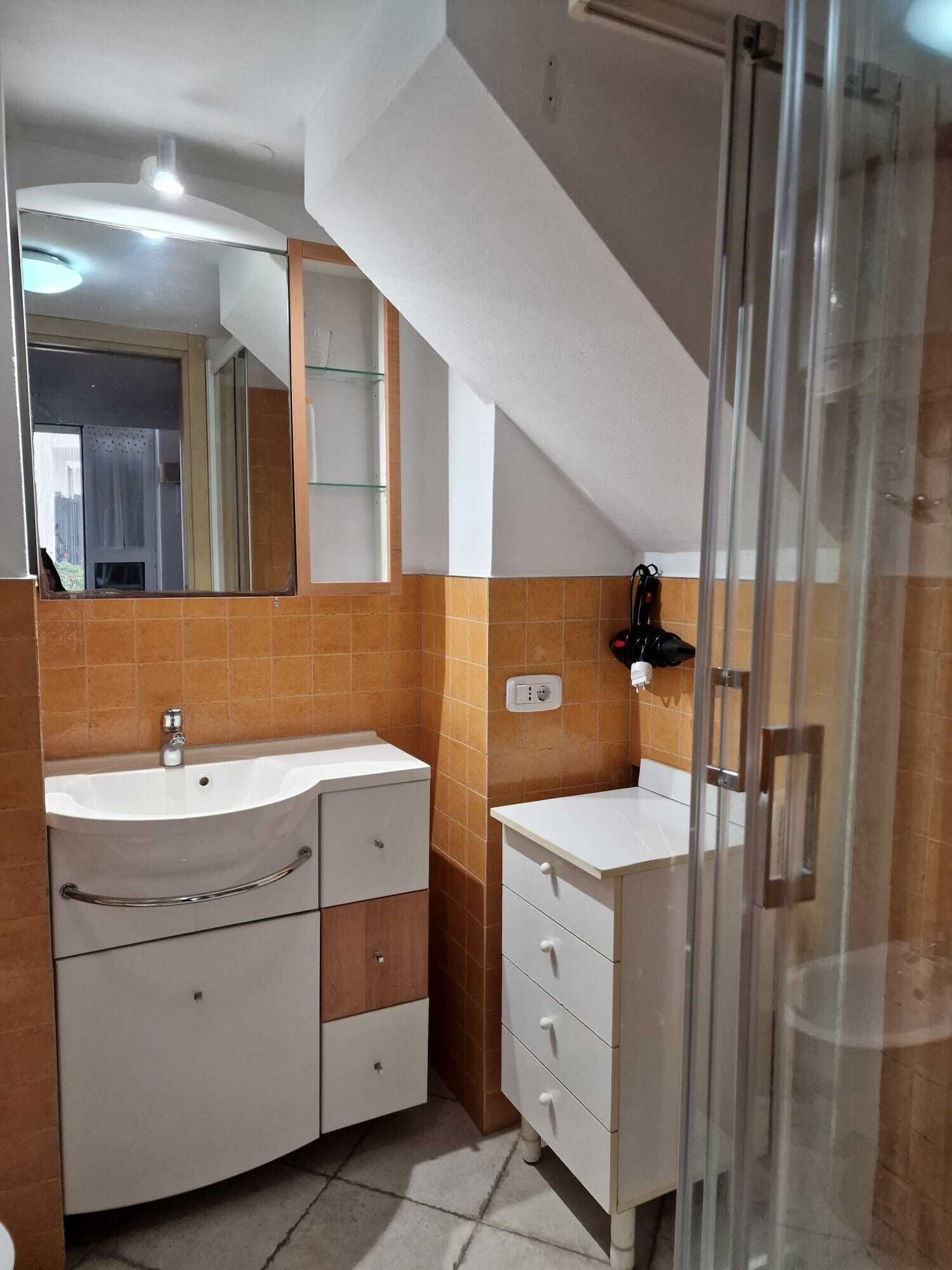 Dusche, Haartrockner, Bidet, Handtücher