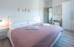 1 bedroom, free WiFi, bed sheets