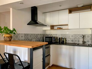 Fridge, microwave, oven, dishwasher - Les Toits de Sainte-Ursule (Montpellier)