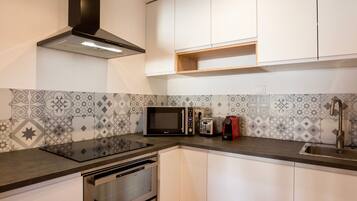 Fridge, microwave, oven, dishwasher