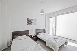 5 Schlafzimmer, Zimmersafe, Schreibtisch, Bügeleisen/Bügelbrett