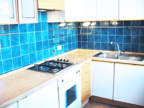 Fridge, microwave, oven, coffee/tea maker