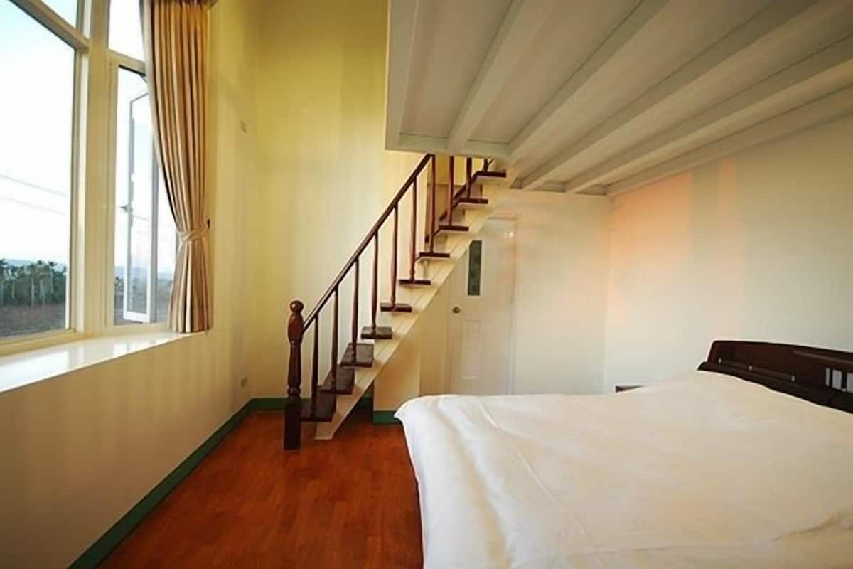Familiekamer, meerdere bedden, niet-roken (6 people) | Een bureau, verduisterende gordijnen, gratis wifi, beddengoed
