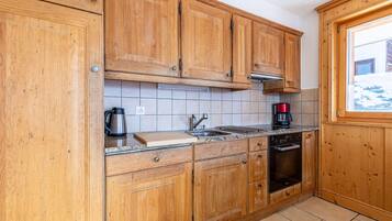 Réfrigérateur, micro-ondes, four, lave-vaisselle