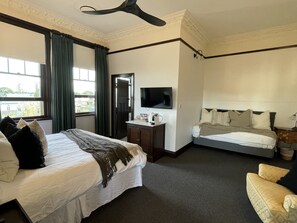 Room 5 | Premium bedding, down duvets, minibar, individually furnished - Ballina Manor Boutique Hotel (Ballina)