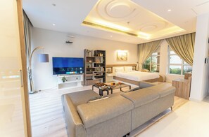 Honeymoon Villa (Private Jacuzzi) | Blackout drapes, iron/ironing board, free cribs/infant beds, free WiFi