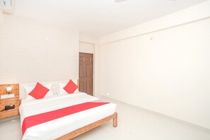 1 bedroom, premium bedding, soundproofing, free WiFi - Hotel Dollars Nest (Bengaluru)