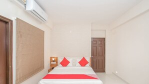 1 bedroom, premium bedding, soundproofing, WiFi (free)
