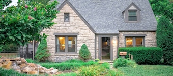 Quaint 1932 "Bissman Cottage" Completely Remodeled, in Historical Downtown area❤