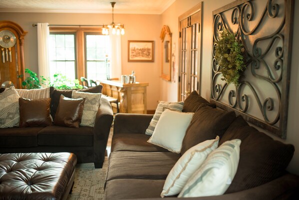 TV, fireplace, stereo