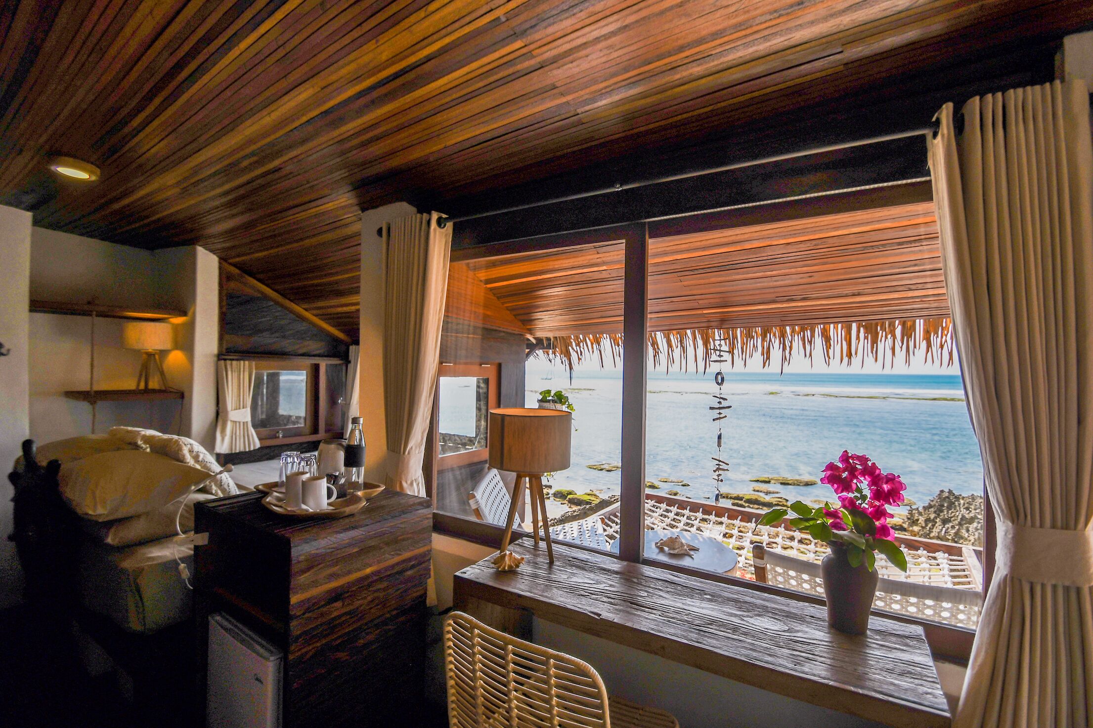 Habitación Deluxe doble, vistas al mar | Sábanas de algodón egipcio, ropa de cama de alta calidad, minibar