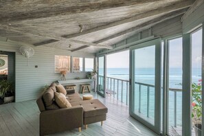 Superior Apartment | Egyptian cotton sheets, premium bedding, minibar, in-room safe - Le Cliff Bali (Pecatu)