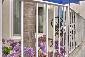 Exterior detail - Cozy ocean-view condo near town & beach with full kitchen (San Clemente)