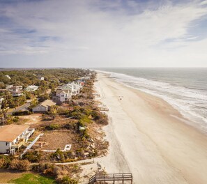 Beach nearby - Upscale Retreat w/ Ocean Views + Pet Friendly (Folly Beach)