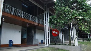 Exterior - OYO 229 Hi Quality (Bandung)