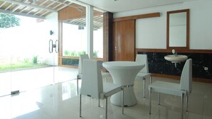Interior - OYO 229 Hi Quality (Bandung)