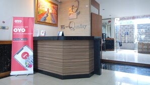 Reception - OYO 229 Hi Quality (Bandung)