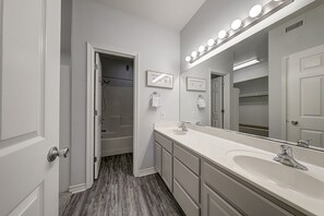 Towels - Canal-view condo with WiFi, pool, central AC & private washer/dryer (Corpus Christi)