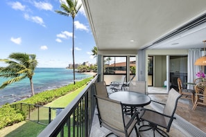 Outdoor dining - Beautiful updated 2bd condo, a sleek new finish (Lahaina)