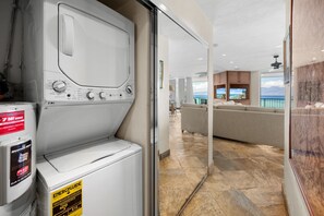 Enjoy the convenience of an in-unit washer and dryer during your stay. - Beautiful updated 2bd condo, a sleek new finish (Lahaina)