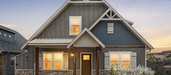 Lake Views, Indoor/Outdoor Pool, Hot Tub, GameRoom