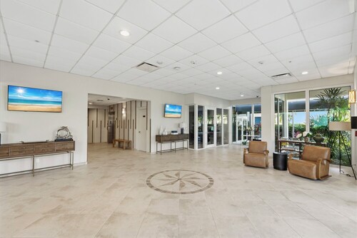 Oceanfront 3BR Condo • Sunset Views • Steps to Beach • Pool + Restaurant Onsite