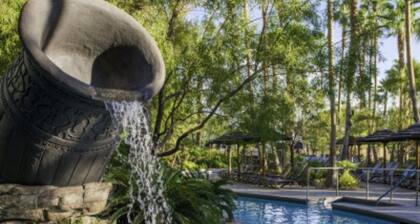 Pennzoil-Wochenende im Tahiti Village - 4 Gäste auf dem Strip