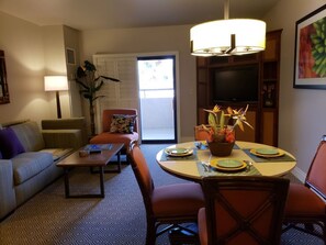 Flat-screen TV, DVD player, stereo - As low as $59/nt CES weekend special at Tahiti Village - 4 guests on the Strip (LAS VEGAS)