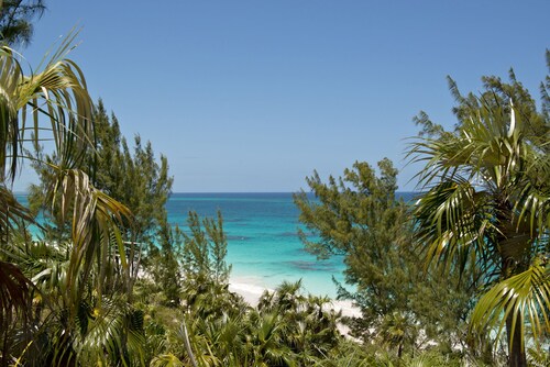 Private Beachfront House on Exclusive Windermere Island