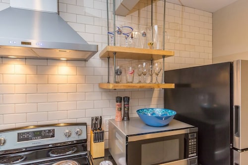 Renovated 1BR Apartment Steps from WFU Hospital