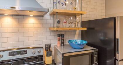 Renovated 1BR Apartment Steps from WFU Hospital