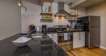 Renovated 1BR Apartment Steps from WFU Hospital