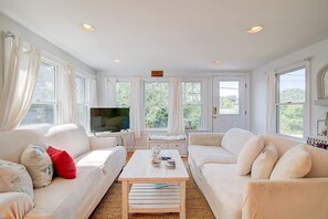 TV, fireplace, offices