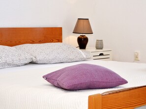 3 bedrooms, in-room safe, iron/ironing board, WiFi