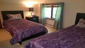 3 bedrooms, desk, iron/ironing board, free WiFi