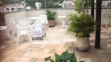 屋外ダイニングエリア