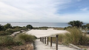 Solsenger og strandhåndklær