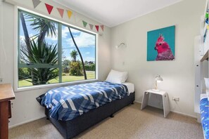 2 chambres, fer et planche à repasser, Wi-Fi gratuit, draps fournis