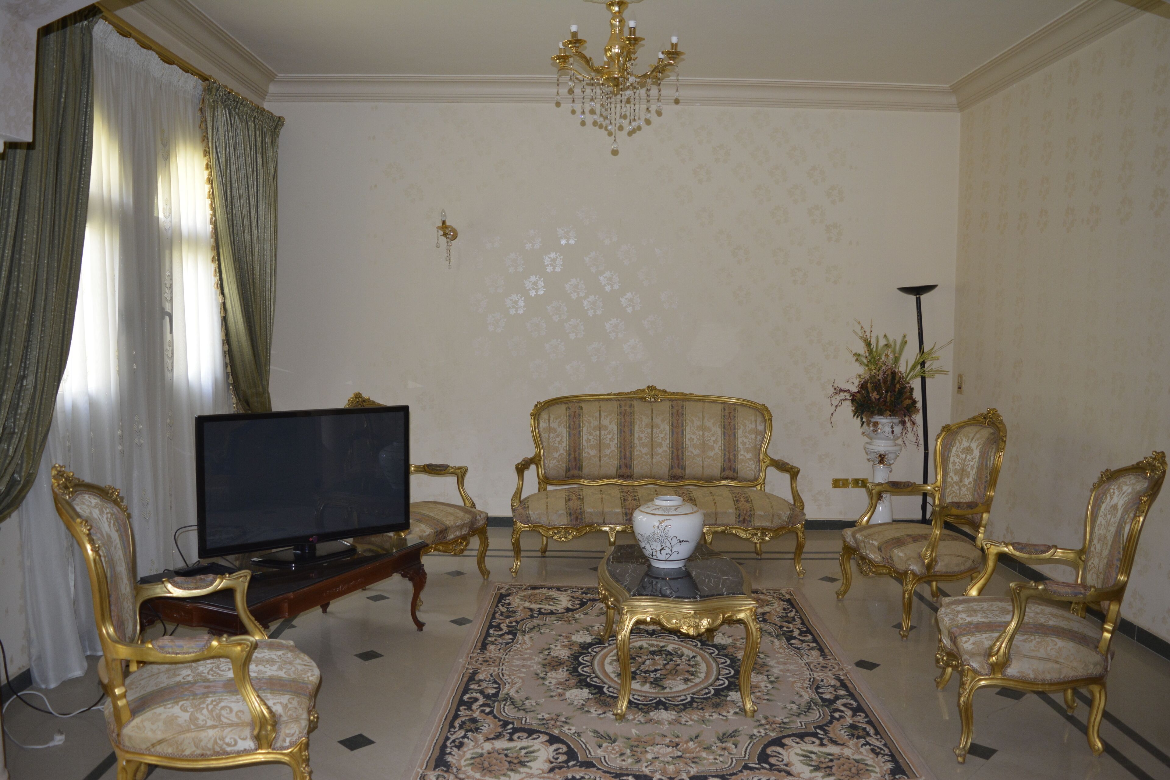 Smart TV, fireplace, video games, table tennis