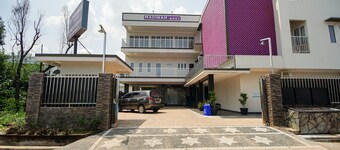 Super OYO 270 Madinah Residence Syariah