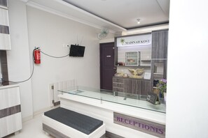 Reception - Super OYO 270 Madinah Residence Syariah (Palembang)