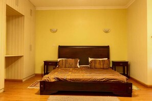3 bedrooms, iron/ironing board, free WiFi, bed sheets