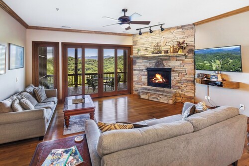 Hienosti nimitetty Mountain Condo Gated Resortissa (99 dollaria / arkipäivä 30. kesäkuuta)