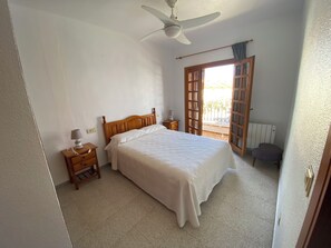 2 chambres, fer et planche à repasser, Wi-Fi, literie fournie