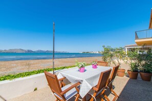 Outdoor dining - RAN DE MAR for 6 to 1m from the sea in Alcudia (Alcúdia)