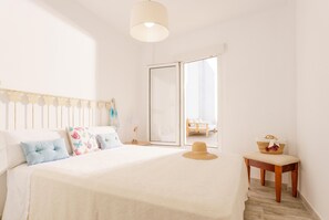 3 bedrooms, iron/ironing board, travel cot, free WiFi