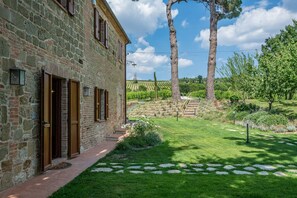 Property grounds - Winery Villa in the heart of Nobile Vineyards. (Toscana, IT)
