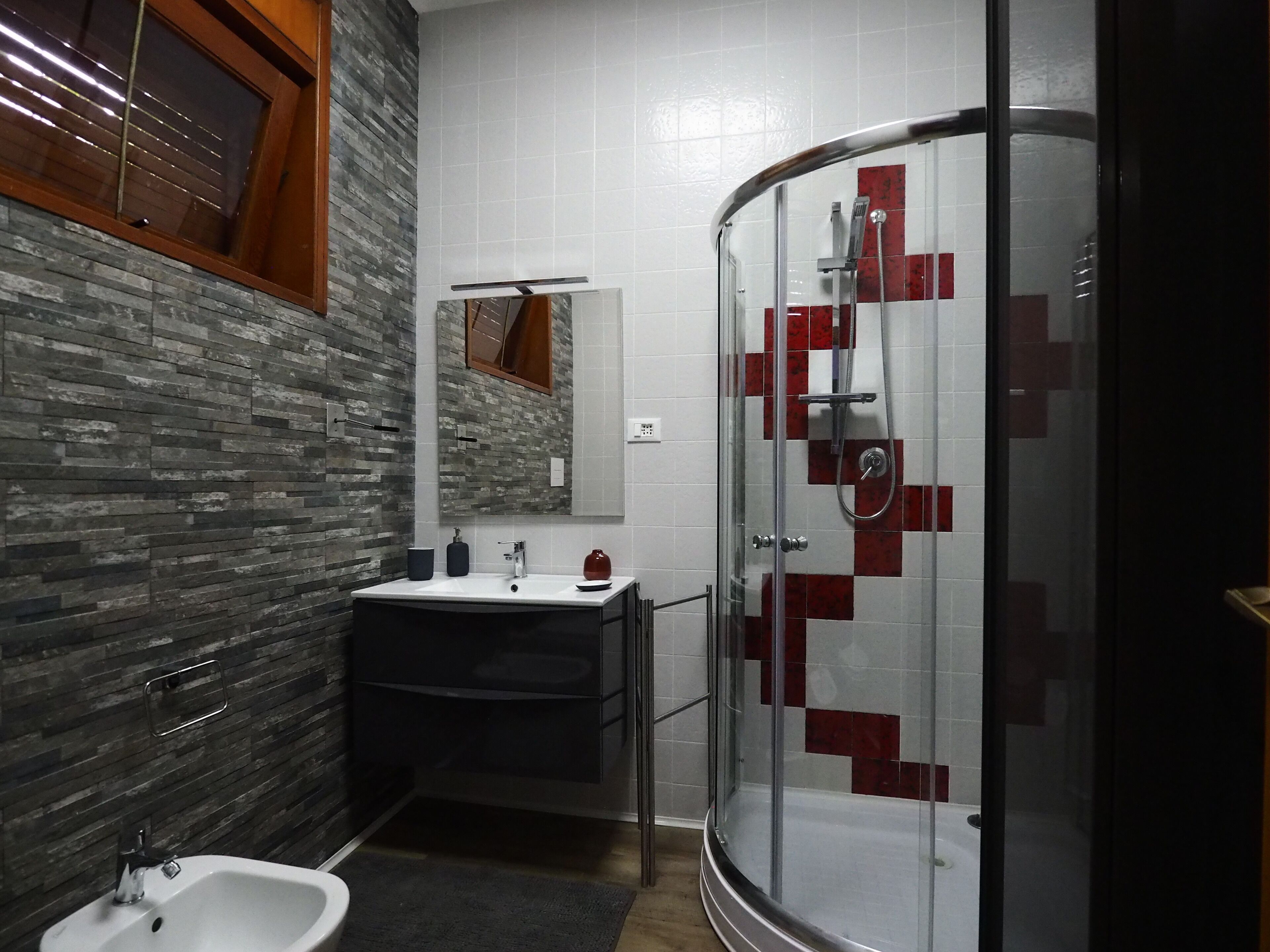 Dusche, Haartrockner, Bademäntel, Bidet